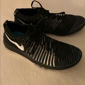 Women’s Nike’s size 7.5. Light & comfy